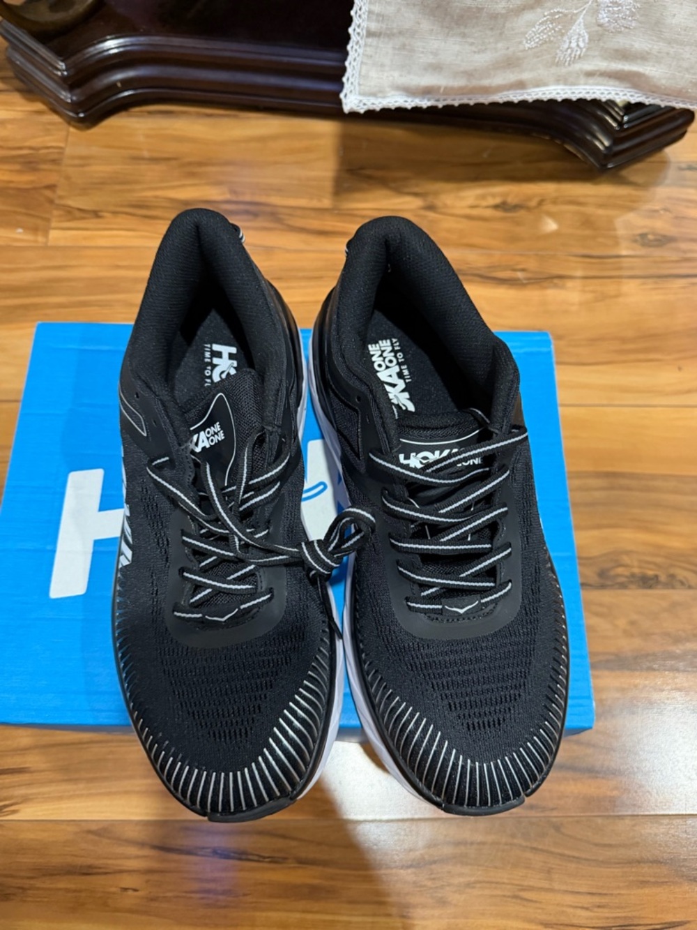 Hoka One One W Bondi 7 Black/White Women's Running Shoes Box Label
